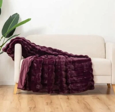 Colección Berkshire tiro de piel sintética púrpura profundo/negro actual 60 pulgadas X 70 pulgadas Foto 1 de 4