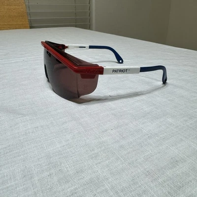 NOS UVEX Astrospec 3000 Patriot Marco Lente Oscura Gafas de Seguridad Hechas en EE. UU. Foto 1 de 4
