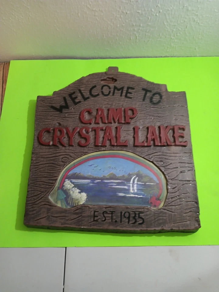 HALLOWEEN BIENVENIDA AL CAMPAMENTO CRYSTAL LAKE EST. VIERNES 13 1935 GRAN PLÁSTICO S Foto 1 de 1