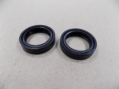 NUEVO OEM YAMAHA HORQUILLA DELANTERA SELLO DE ACEITE (PAR) / 10M-23145-00 / XJ1100 MAXIM Foto 1 de 2