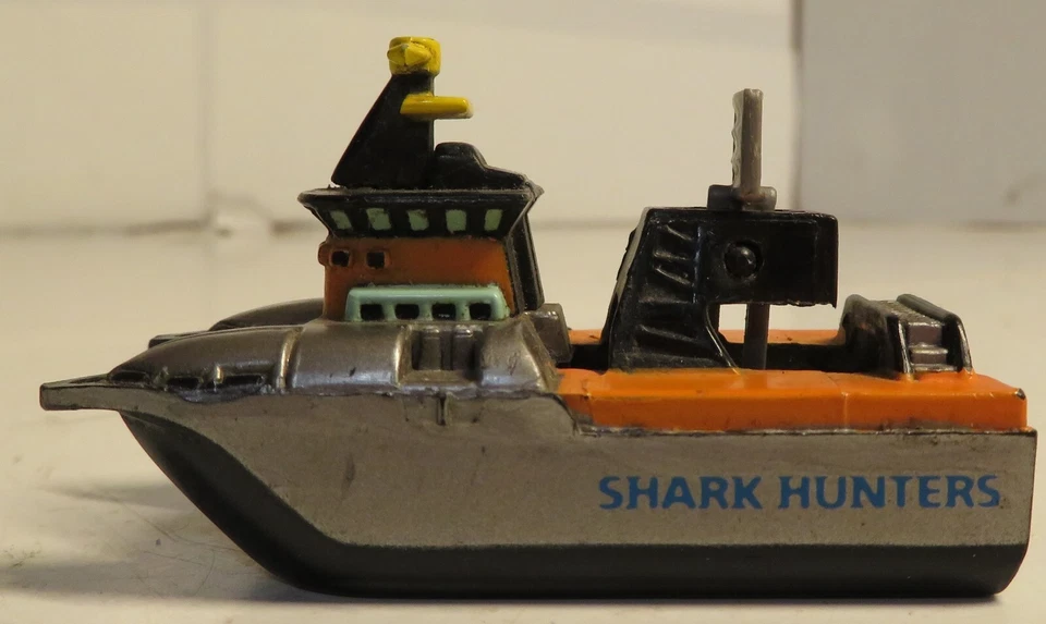 Vintage 1995 LGTI Galoob Micro Machines Deep Sea Fishing Shark Hunter Boat Ponto - Image 1 of 4