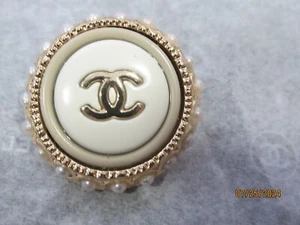 CHANEL KNOPF 22 MM, GOLDFARBEN CREME, Metall, KUNSTPERLEN DAS IST FÜR 1 - Bild 1 von 4