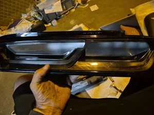 OEM GM Passenger Side Tail Lamp Assembly Smoked Lens 2016-2018 Camaro 84136776 - Bild 1 von 3