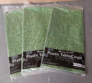 Tovaglia Erba Plastica Verde Copritavolo Festa Calcio 54x108 in 3pz - Foto 1 di 4