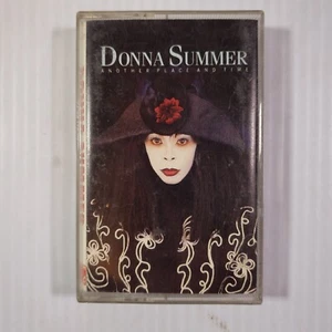 Donna Summer: Another Place and Time (Cassette Tape, 1996, PolyGram) Tested - Foto 1 di 3