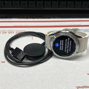 Samsung Galaxy Watch4 Classic 42 mm acier inoxydable GPS + cellulaire - débloqué - Photo 1 sur 7