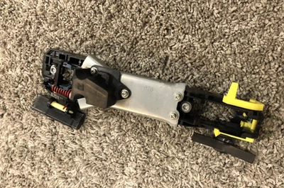 Base de manija de puerta trasera derecha Lexus GS 69203-30072 OEM 2016, 2017, 2018, 350 GS350 Foto 1 de 4