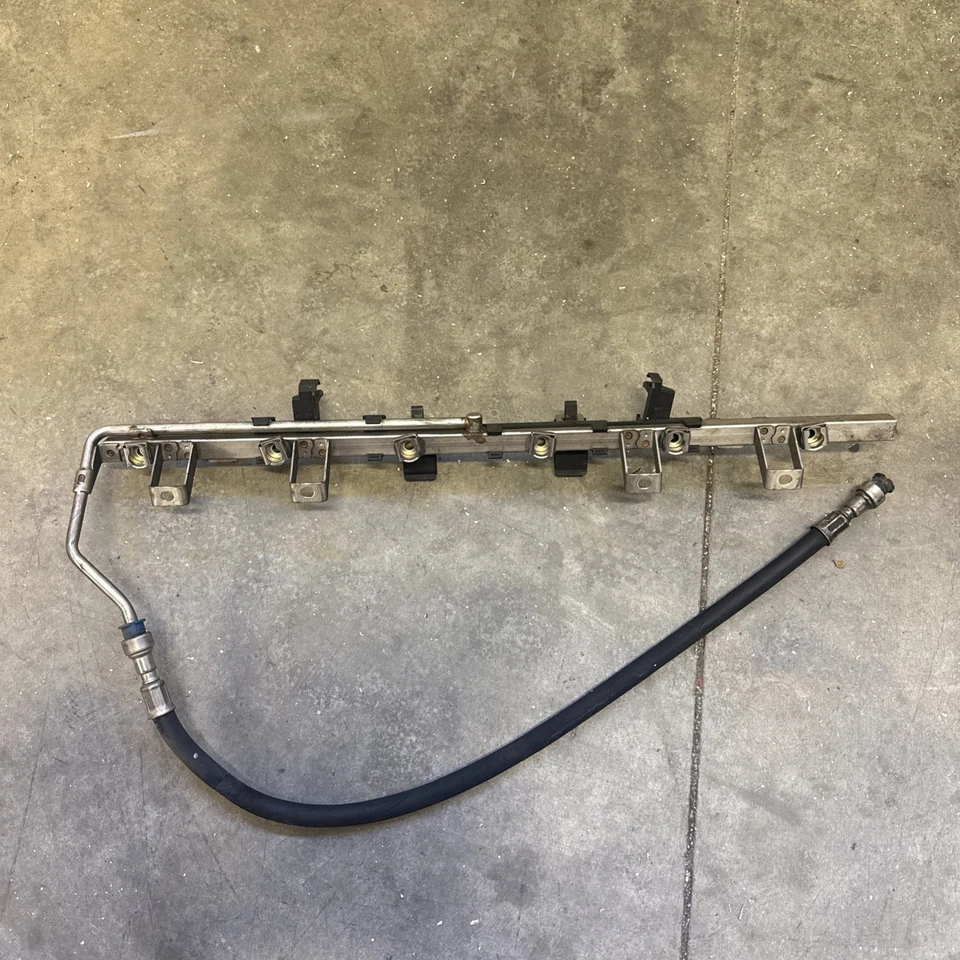 01-05 BMW E46 E39 riel de combustible 3,0 L M54 OEM 330i 330ci 330xi Foto 1 de 4