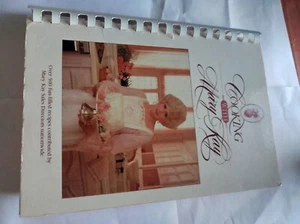 Cooking with Mary Kay Plastic Comb 500 Recipes Rare vintage cookbook - Picture 1 of 3