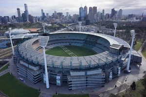 Melbourne v Hawthorn MCG 10th May 2 x AFL Reserve Tickets - Picture 1 of 1