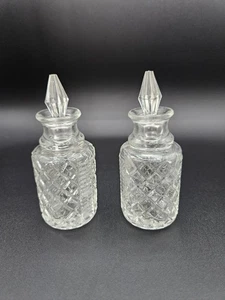 Set di agitatori sale e pepe in vetro trasparente con tappi in plastica - Foto 1 di 10