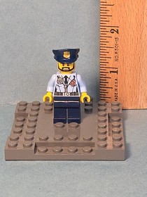 LEGO City Minifig cty0633 - Prison Island Chief - Light Scratches/No Cracks