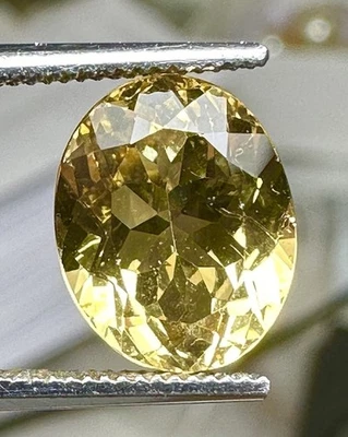 Excelente gema suelta corte cojín berilo amarillo heliodor natural brillante de 2,73 quilates Foto 1 de 4