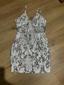 WOMENS SILVER SEQUIN STRAPPY V NECK PARTY DRESS PRETTYLITTLETHING SIZE 10 BNWOT - Picture 1 of 2