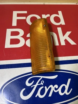 FORD TRANSIT MK2 1977-83 Front  O/S INDICATOR LIGHT LENS 78VB-13369-CA HELLA - Image 1 of 4