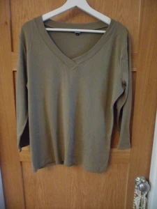 RED HERRING ARMY GREEN LONG SLEEVE STRETCH V NECK TOP SIZE 18 TRADITIONAL - Picture 1 of 3