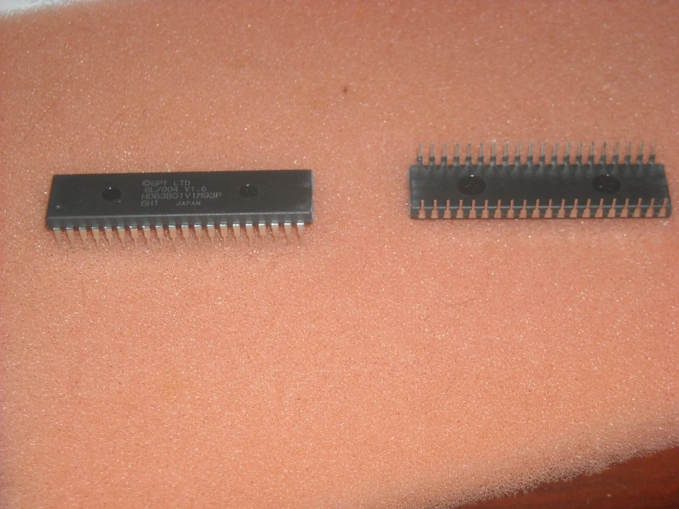 HITACHI HD63B01V1M93P 40PINS Microcontroller, 8-Bit MROM, 6800 , 2MHz, CMOS PDIP - Image 1 of 1