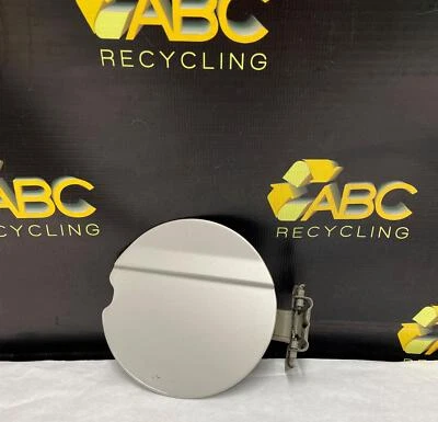 Cadillac Escalade EXT 2002-2006 puerta del tanque de combustible Quicksilver (59U) OEM Foto 1 de 4