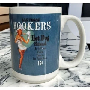 Las Vegas HOOKERS Hot Dog Stand Taza de Café Sexy Camarera Años 50 Pin Up Niña - Imagen 1 de 10