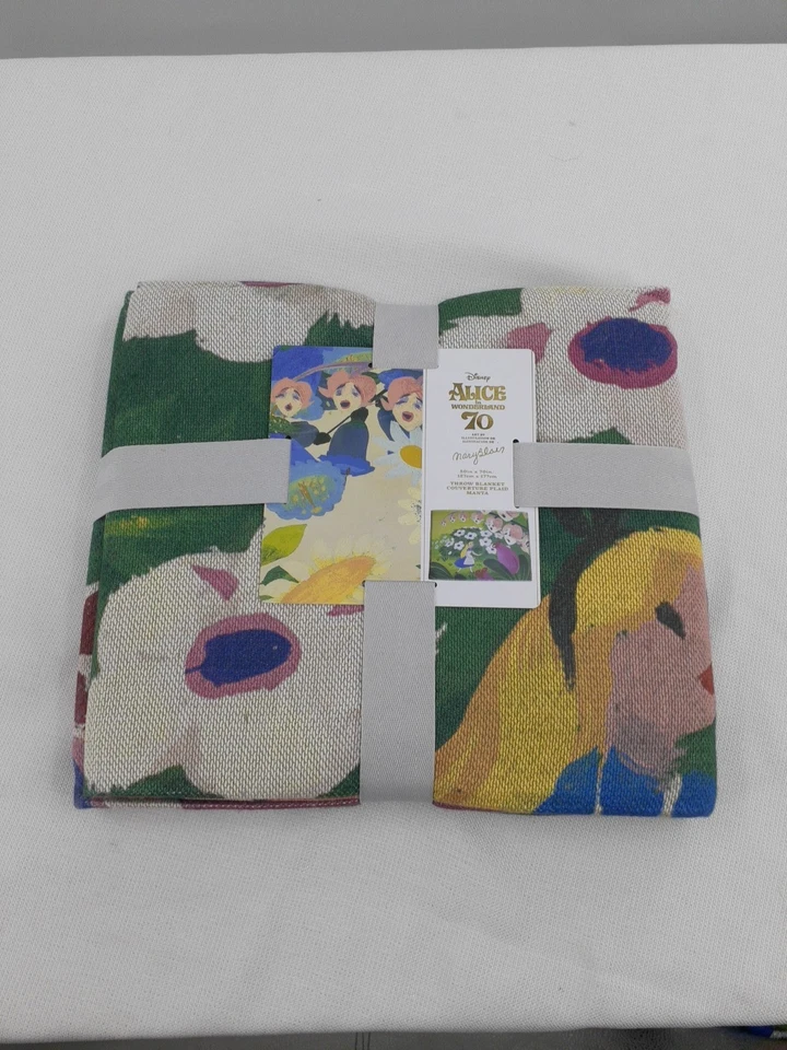 Manta tejida Alicia en el País de las Maravillas de los parques de Disney Foto 1 de 1