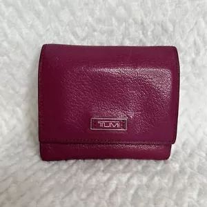 Portafoglio donna Tumi tripiega pelle fucsia - Foto 1 di 8