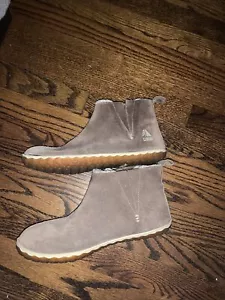 LL Bean Women Brown Suede Slip On Wicked Good Moccasin Slippers Boot Size 9 Med - Picture 1 of 6