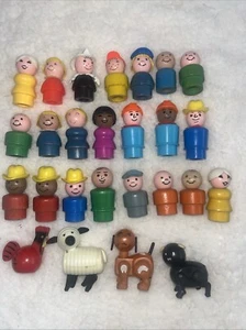 Lotto di 26 figurine vintage Fisher-Price Little People in legno e plastica - Foto 1 di 7