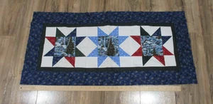 Unvollendet Weihnachtsdorf Stern Tischläufer Wandbehang Blau 40x19" Handarbeit - Bild 1 von 5