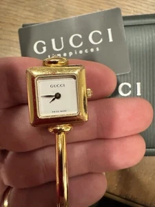 Vintage 1990’s Gold Dainty Women’s Gucci Watch - Picture 1 of 5