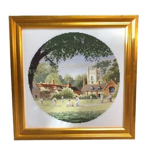 Vintage Nadelspitze Cricket Team Gebäude Bäume gerahmt 13x13 Goldrahmen - Bild 1 von 8