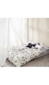 Calvin Klein Organic Cotton Rose F/Queen Duvet Cover+2Standard Shams, Light Gray - Picture 1 of 5