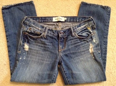 Usado en excelente estado! Pantalones de mezclilla recortados Abercrombie Destroyed para niñas talla 12 100 % algodón Foto 1 de 4