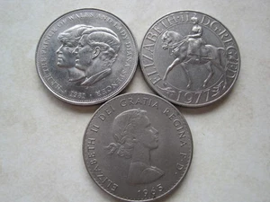 Queen Elizebeth II Original Crowns: 1965 1977 1981, (siehe Fotos ) - Bild 1 von 6