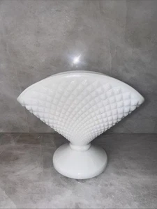 VINTAGE WESTMORELAIND ENGLISH HOBNAIL DIAMOND WHITE MILK GLASS FAN VASE 5” MINT - Picture 1 of 11