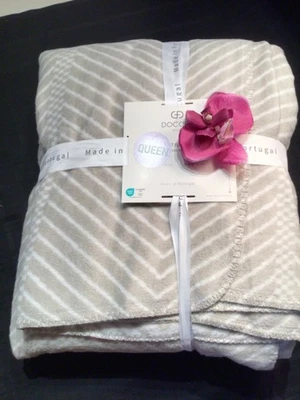 Manta DOCOFIL Portugal QUEEN REVERSIBLE 90x90 Taupe y Blanco Mezcla Algodón Foto 1 de 4