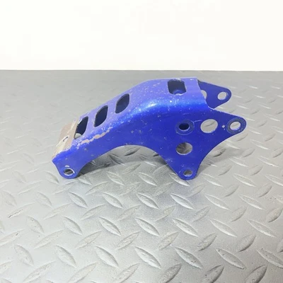 2004 年雅马哈 TTR125 TTR 125 原始设备制造商发动机支架蓝色底部车架固定 — 第 1/4 张图片