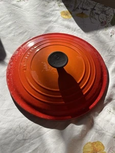 orig. Le Creuset Gusseisen Deckel Orange Ofen Feuer Rot 30 cm Ersatzdeckel - Bild 1 von 4