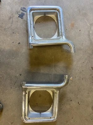 73-80 Chevy Squarebody C10 K10 30 K5 Blazer RH LH FARO BISEL algunas picaduras Foto 1 de 4