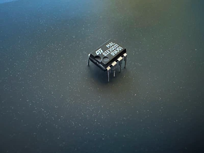 SIE20031 STM IC DIP-8 - Image 1 of 3