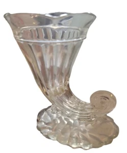 VTG Art Deco 5” Clear Glass Swirl Ribbed Horn of Plenty Cornucopia Vase EUC - Picture 1 of 3