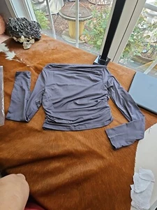 Women's cropped size medium Long Sleeve shirt - Picture 1 of 5