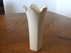 Vtg LENOX Vase 7.25” Ribbed Fluted Tulip , Gold Rim, a Classic, Beautiful! - Picture 1 of 7