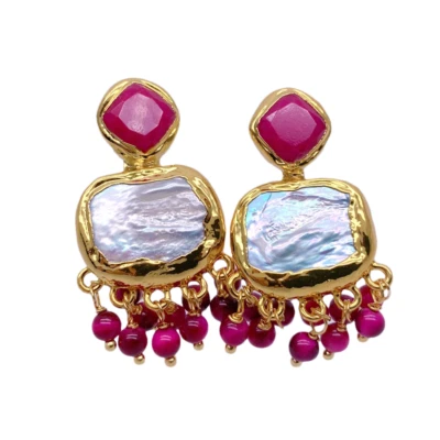 Pendientes colgantes de perlas blancas cultivadas con ojo de tigre de jade fucsia Foto 1 de 4