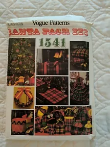 Vintage VOGUE PATTERNS: Santa Pack III 1541 UNCUT Placemats Pillows Tree Wreath+ - Picture 1 of 4