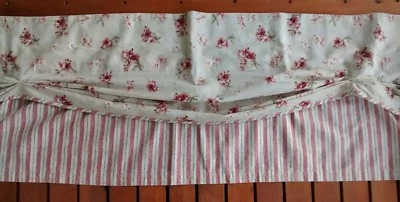 Cenefa de doble capa floral a rayas Waverly 16,75x72 Foto 1 de 3