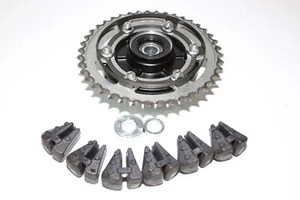 22-25 Yamaha Yzf R7 Piñón Trasero Portador Buje de Transmisión Acogedor con Espaciadores Fabricante de Equipo Original - Imagen 1 de 7