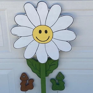 The Giant Daisy Flower That Never Needs Watering, Wood Outdoor Garden Decor - Picture 1 of 9