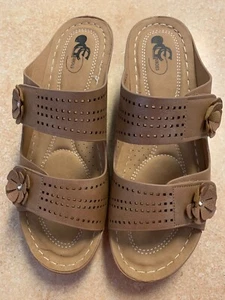 GC Shoes Women's Cie Wedge Slide Sandals - Toupe Sz. 9.5 - Picture 1 of 3