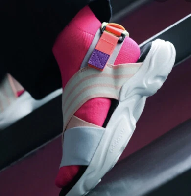 Sandalias Deportivas Adidas Originales Para Mujer Magmur Coral Talla 5 FV1214 Eslinga Trasera Foto 1 de 3