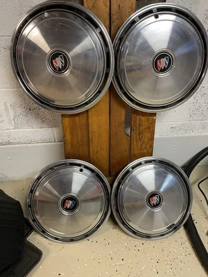 Buick Century # 1106 1982-1983 14" tapacubos/cubiertas de rueda GM # 25509939 JUEGO USADO Foto 1 de 4